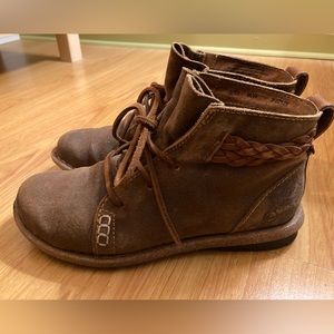 Born Women’s Temple Boots size 8